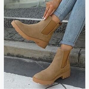 NWOT Platform Chunky Low Heel Slip on Chelsea Boots Suede Elastic Ankle Boots